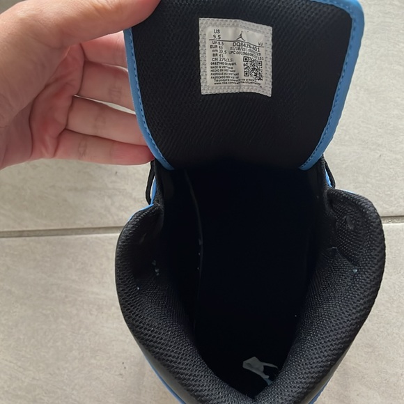 Jordan’s blue and black size 9.5 men - Picture 6 of 6
